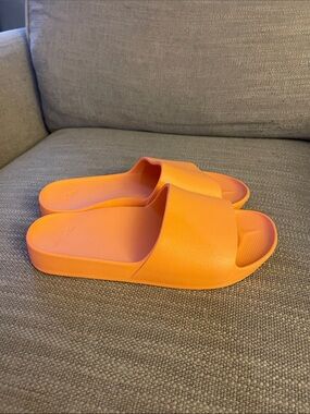 Archie's tangerine Slide Sandals - Lightweight Everyday Slides size 6 women's